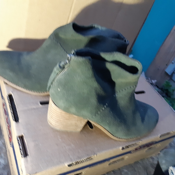 Heels - Picture 5 of 6